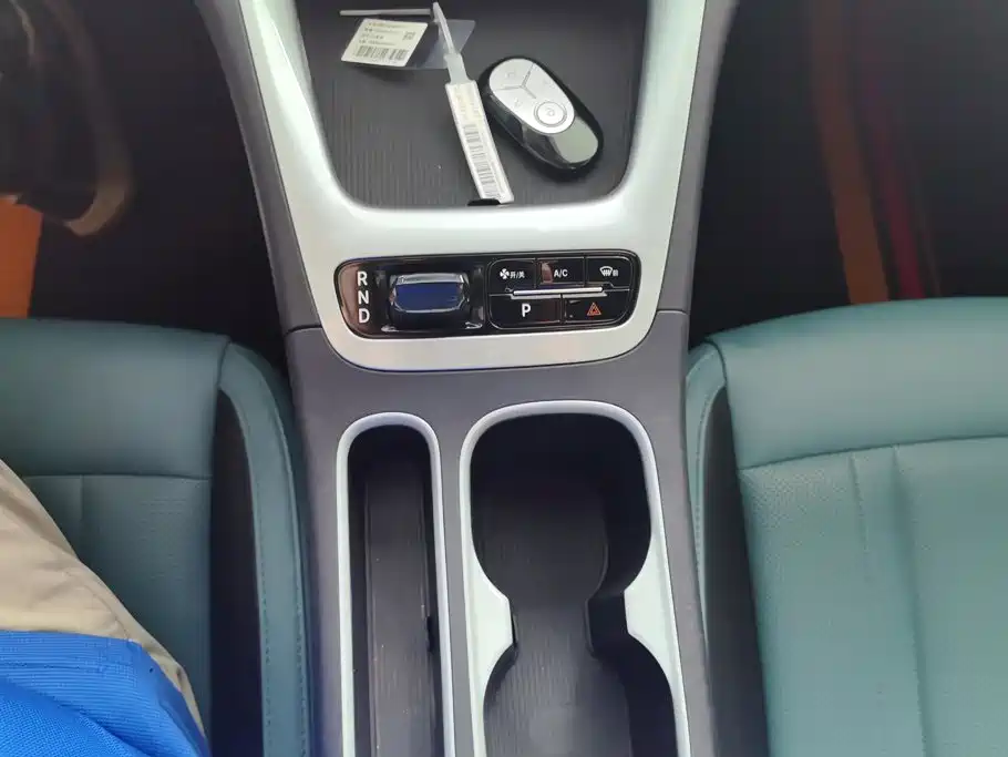 Geely Galaxy Starwish 2025 — фото 16