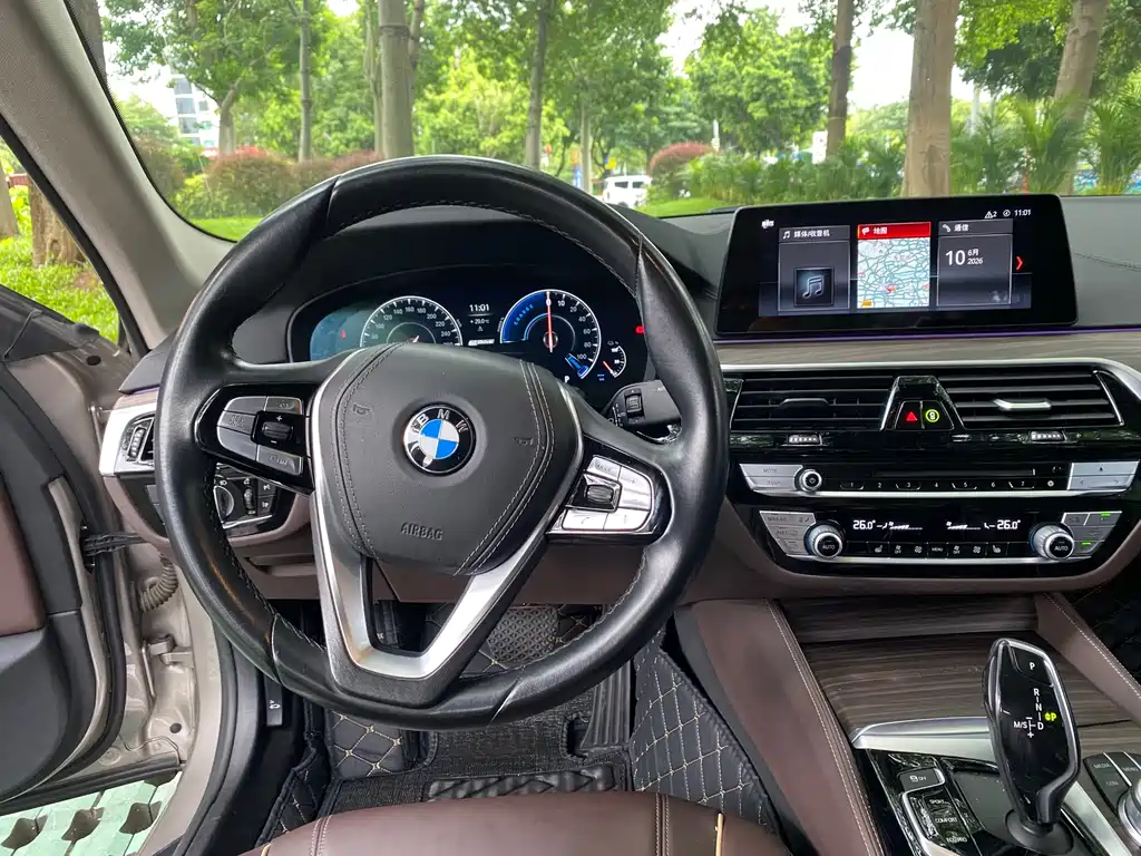 BMW 5 Series New Energy 2019 — фото 8