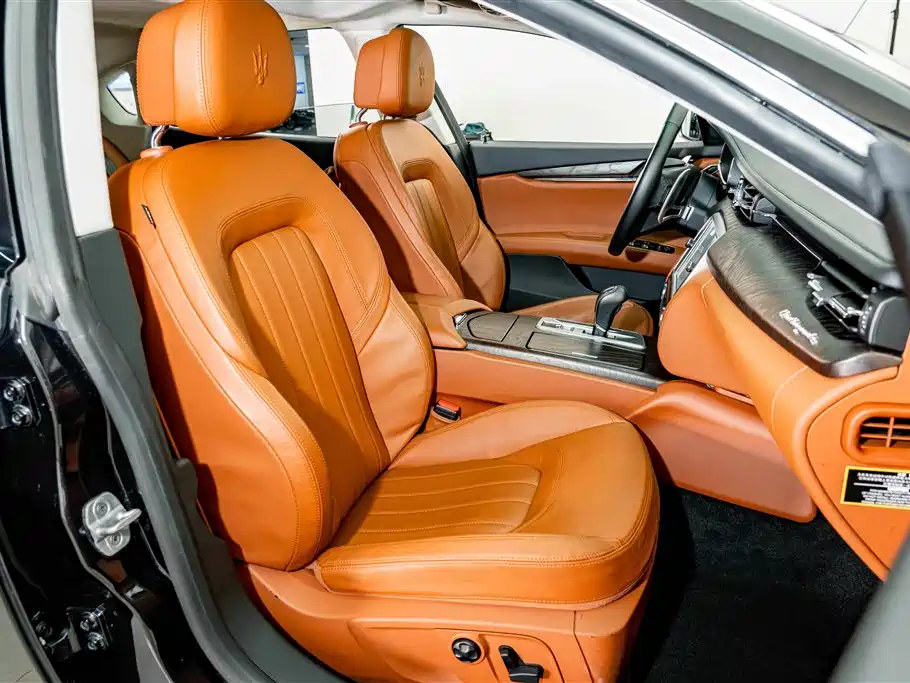 Maserati Quattroporte 2015 — фото 19