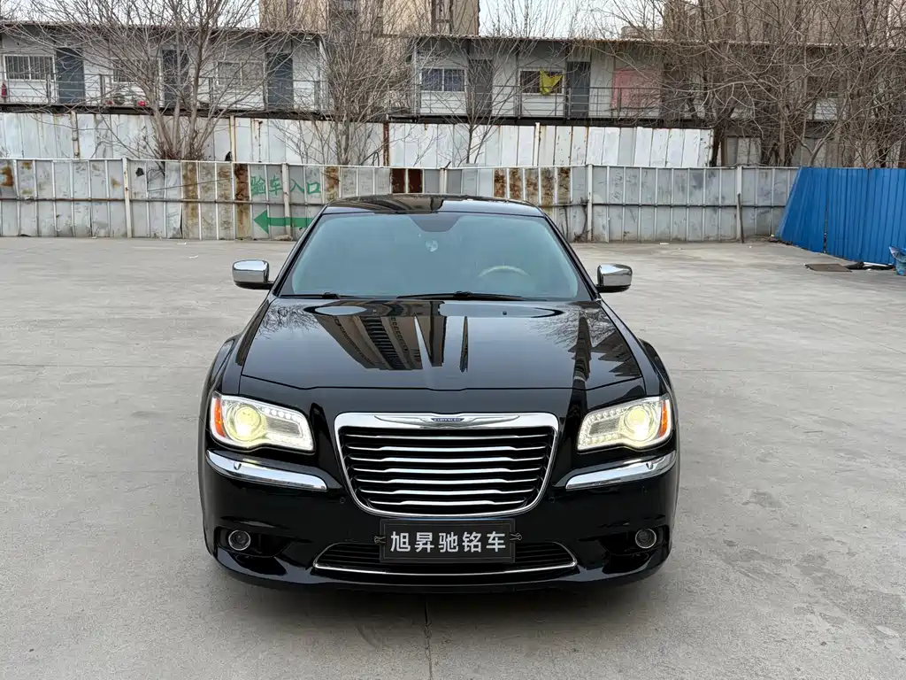 Chrysler 300C 2015 — фото 1