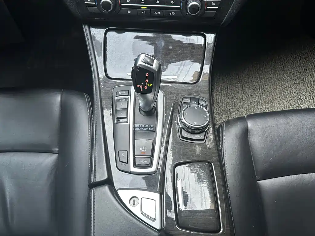 BMW 5 Series 2015 — фото 27