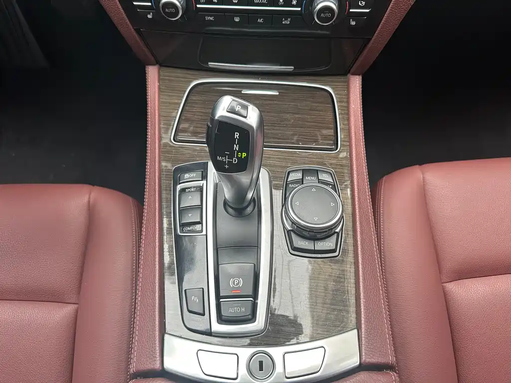 BMW 7 Series 2015 — фото 27