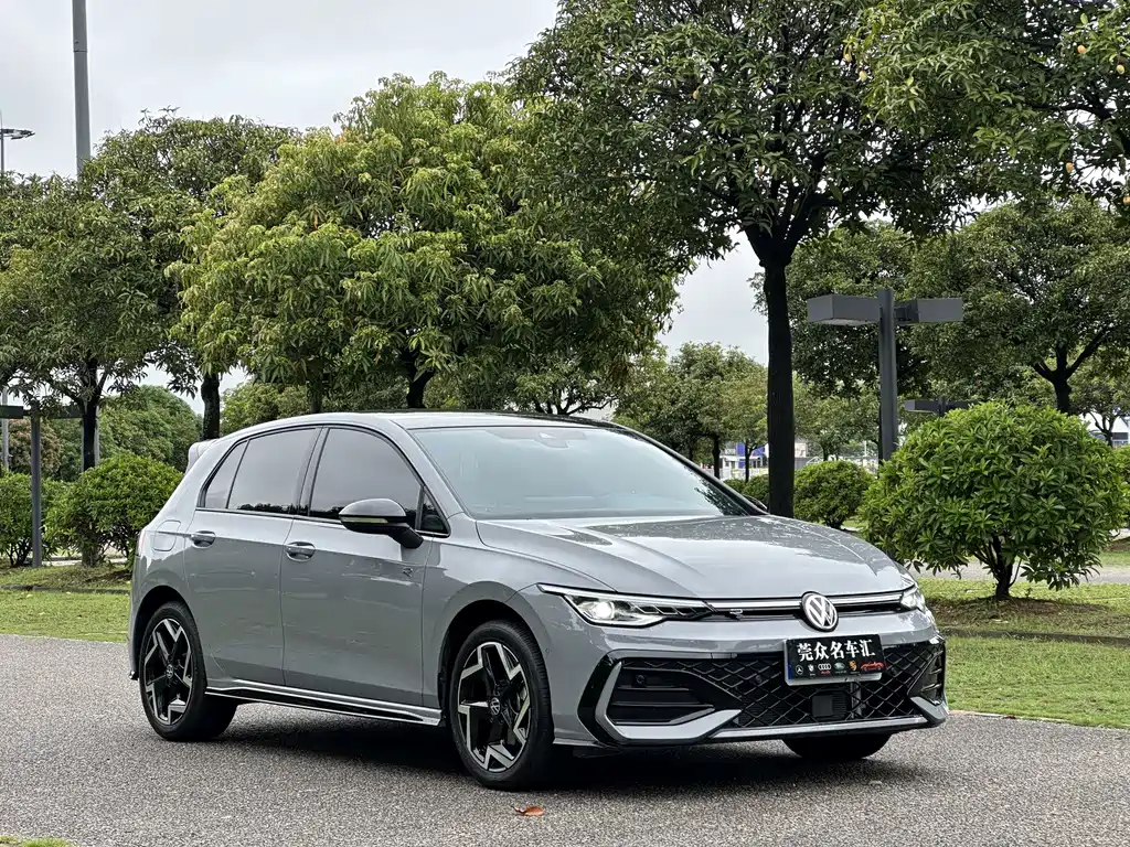 Volkswagen Golf 2025