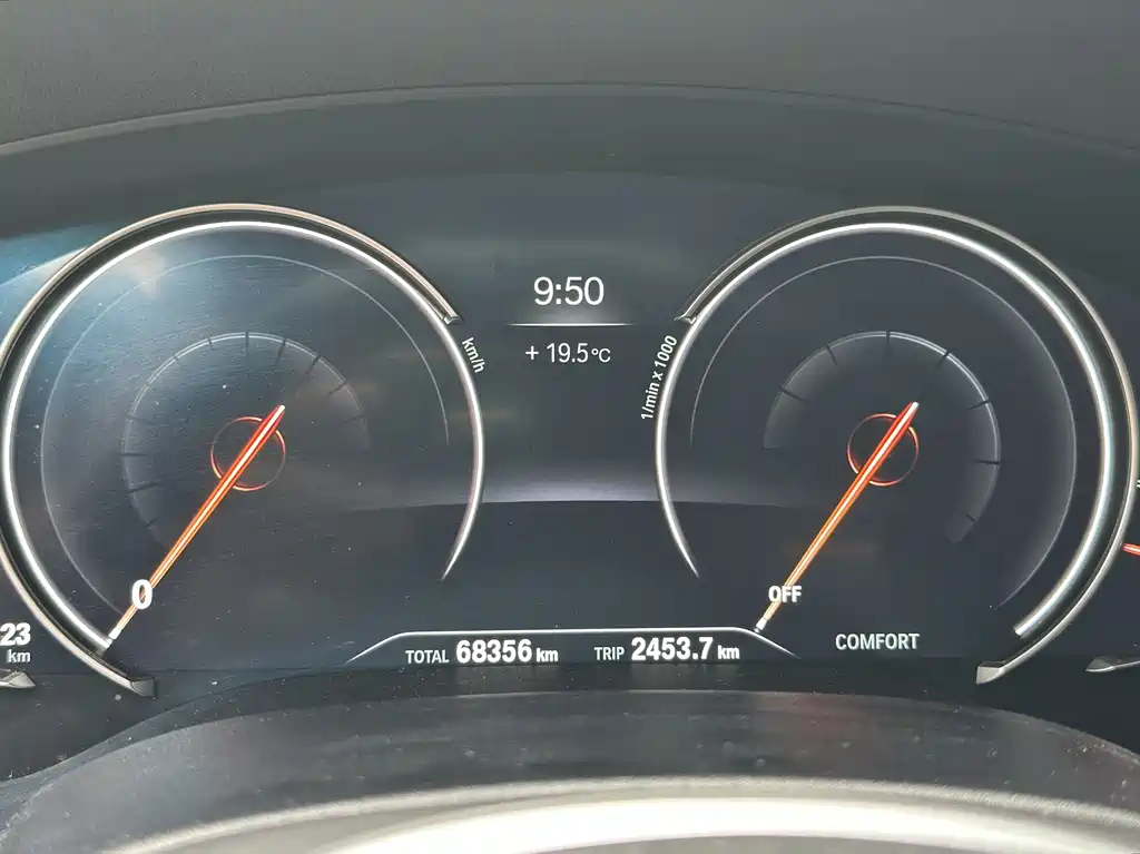 BMW 5 Series 2018 — фото 16