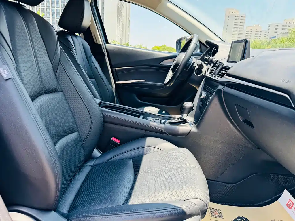 Mazda 3 Axela 2018 — фото 7