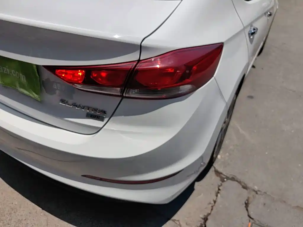 Hyundai Elantra 2017 — фото 8