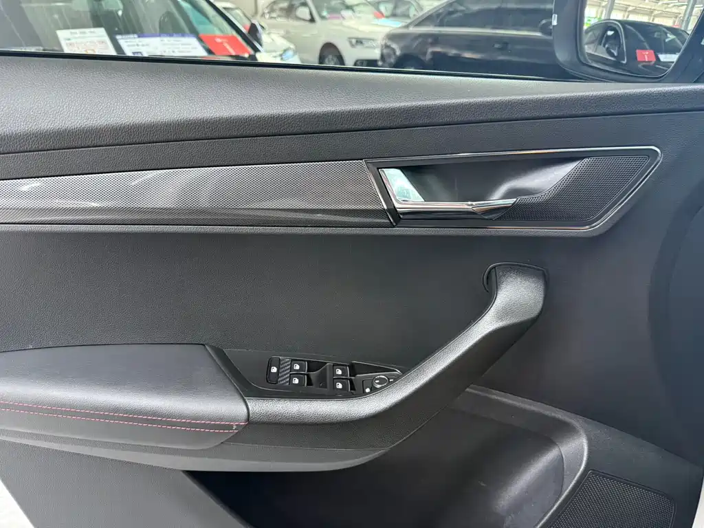 Skoda Karoq 2023 — фото 17