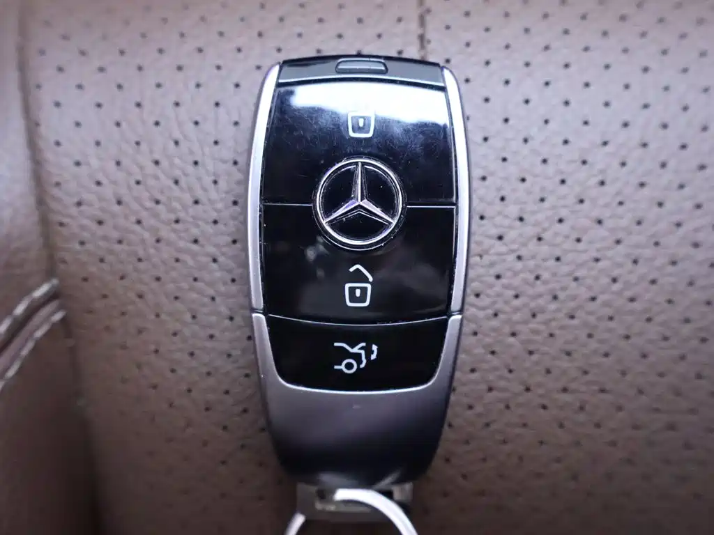 Mercedes-Benz E-Class 2021 — фото 25