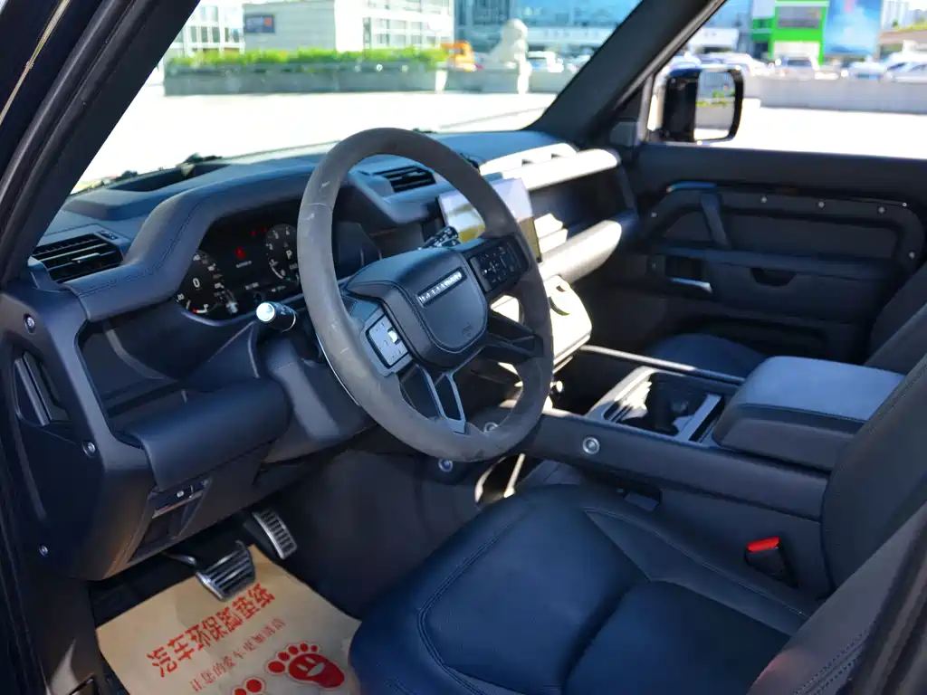 Land Rover Defender 2023 — фото 10