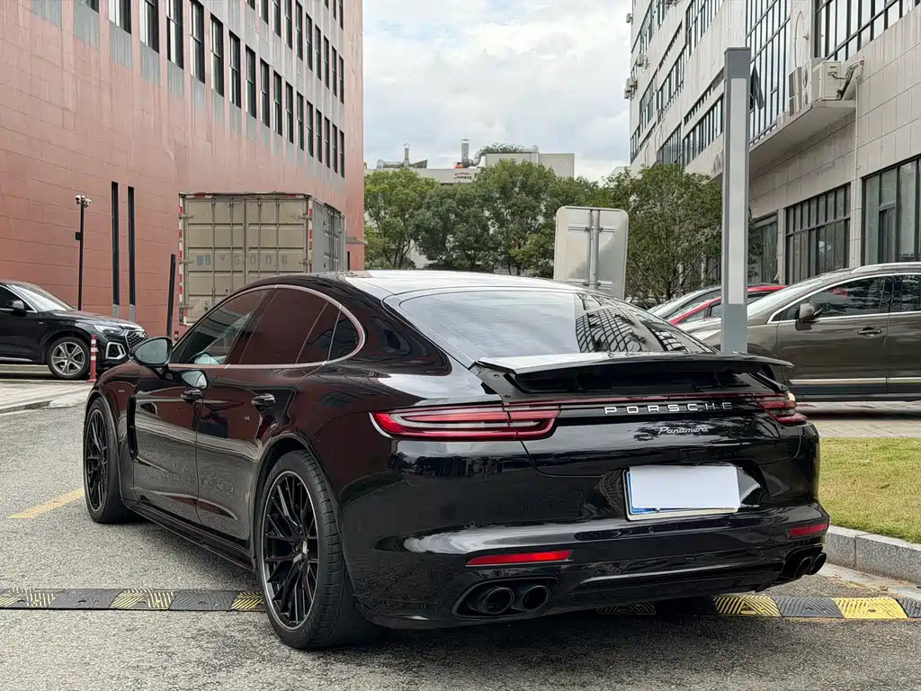 Porsche Panamera 2019 — фото 18