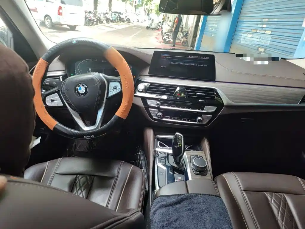 BMW 5 Series New Energy 2020 — фото 10
