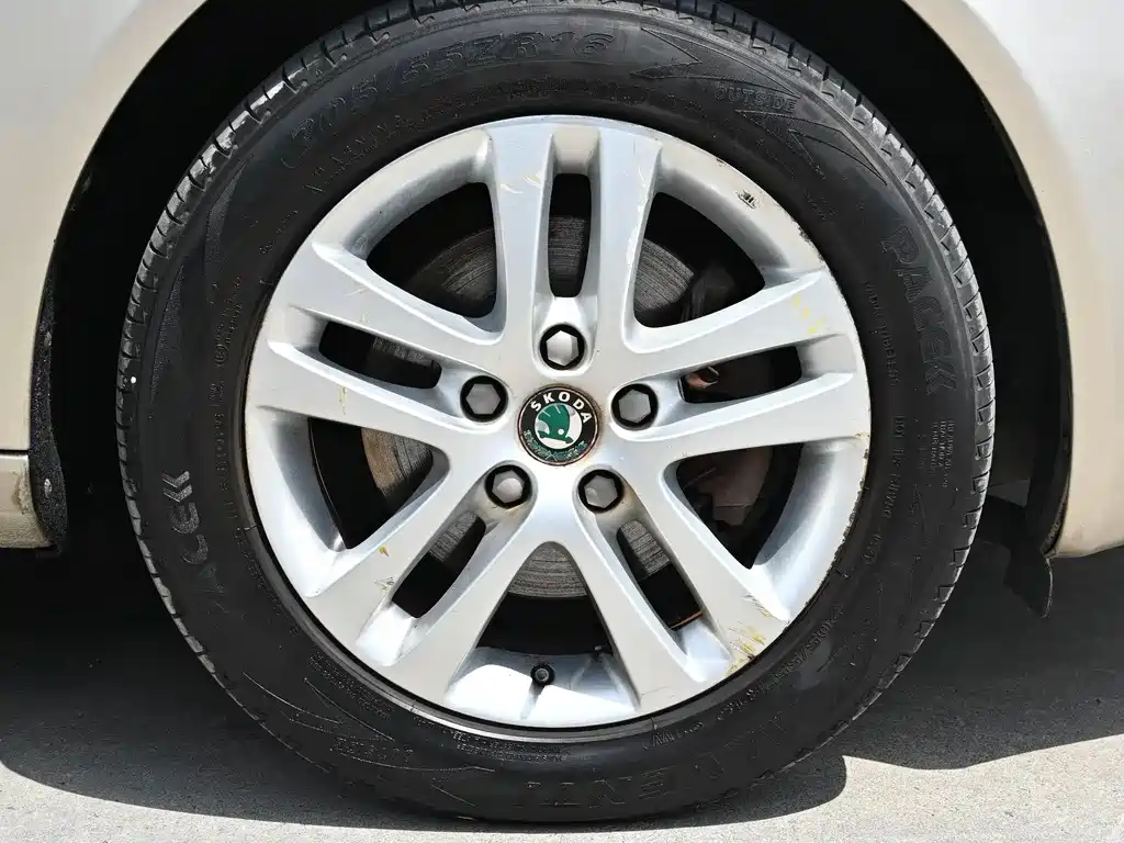 Skoda Octavia 2013 — фото 30