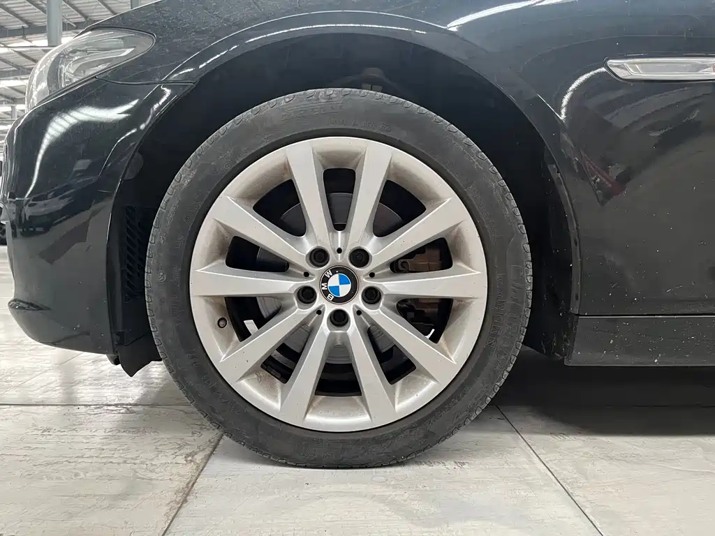 BMW 5 Series 2015 — фото 13