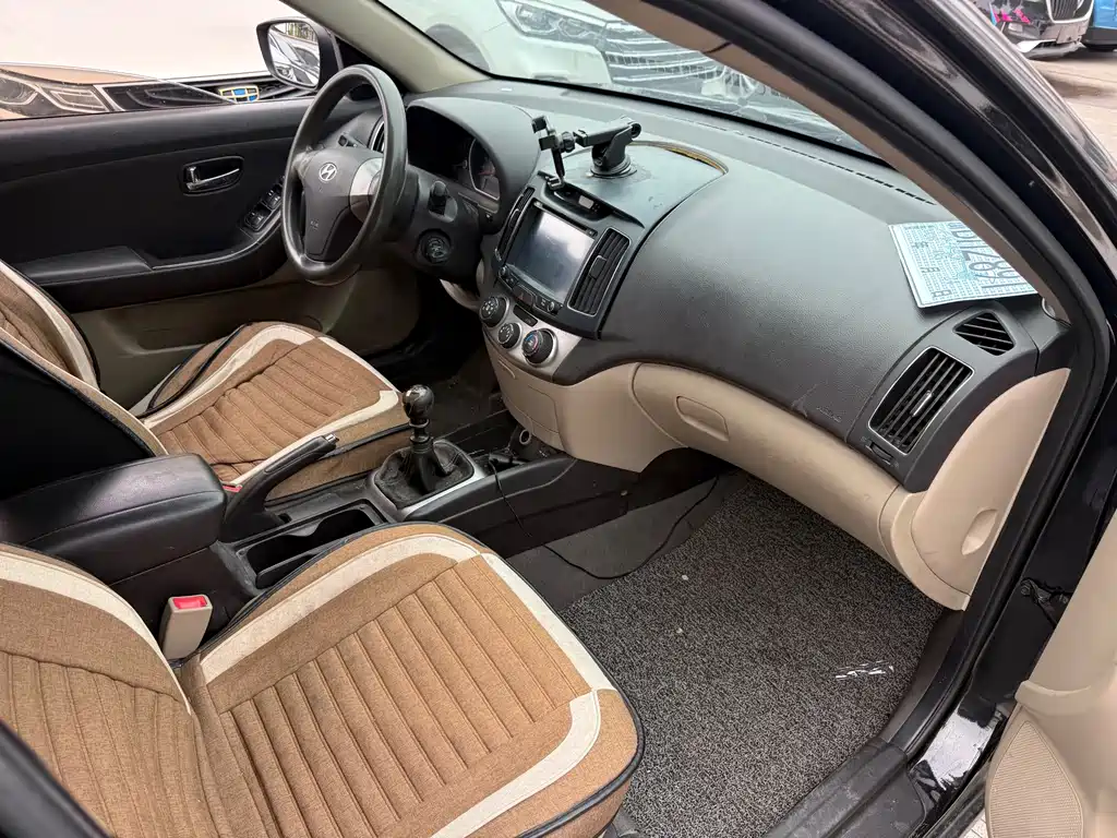 Hyundai Elantra 2015 — фото 7