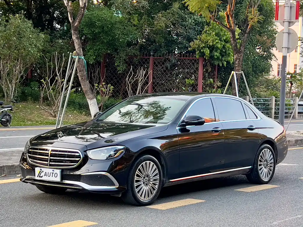 Mercedes-Benz E-Class 2022 — фото 1