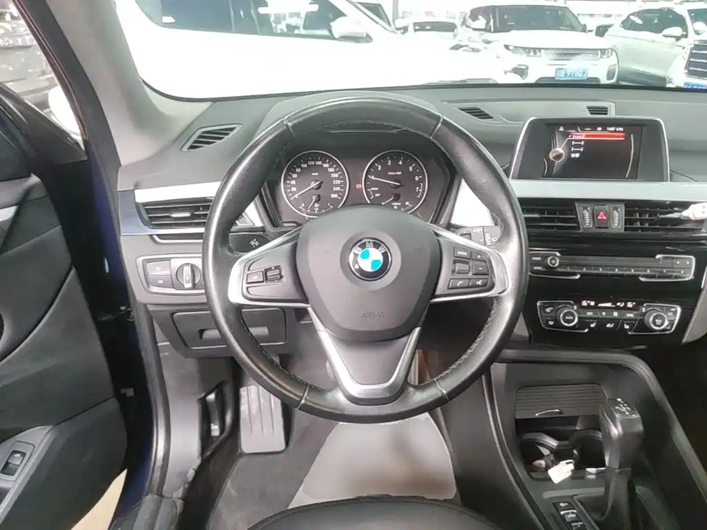 BMW X1 2017 — фото 11