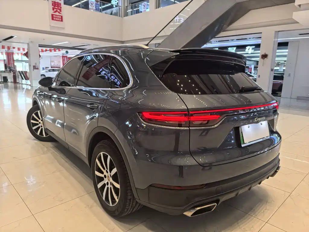 Porsche Cayenne Hybrid 2019 — фото 9