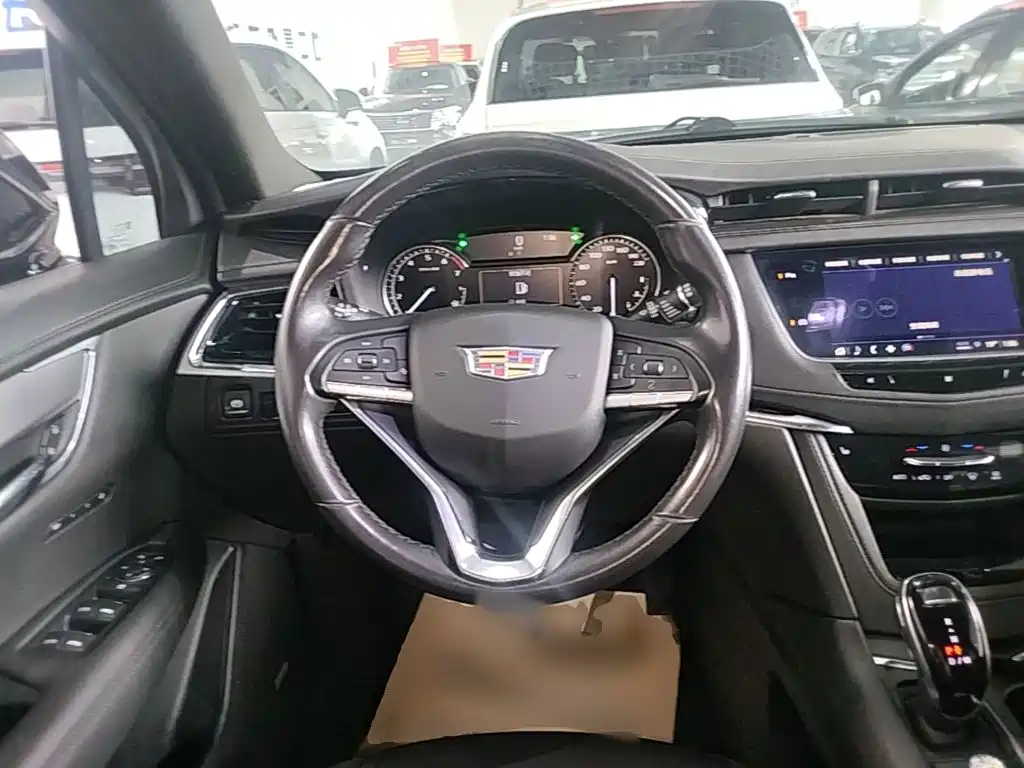 Cadillac XT6 2020 — фото 11