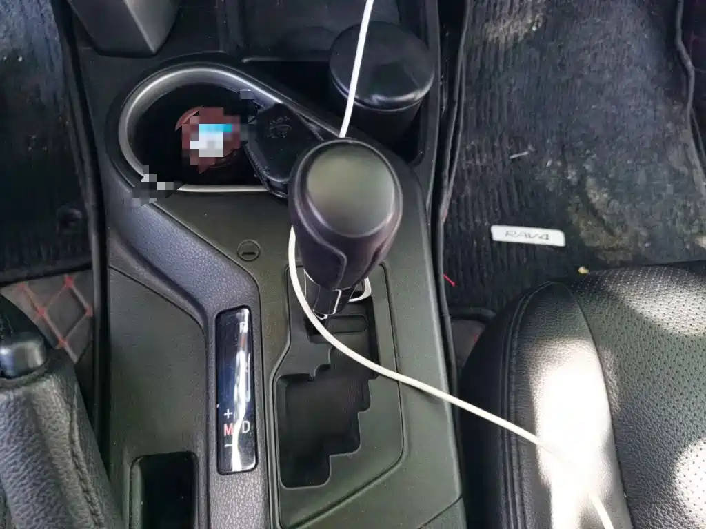 Toyota RAV4 2019 — фото 10
