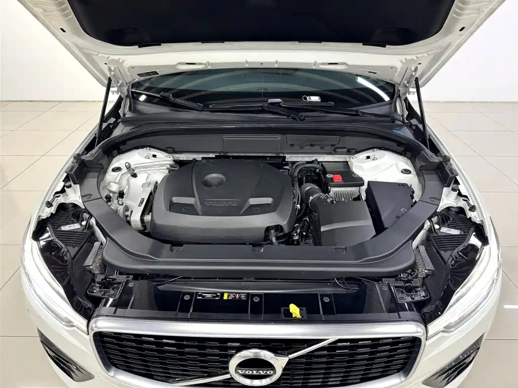 Volvo XC60 2020 — фото 23