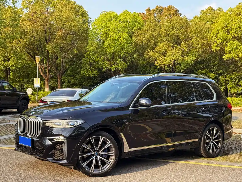 BMW X7 2021 — фото 1
