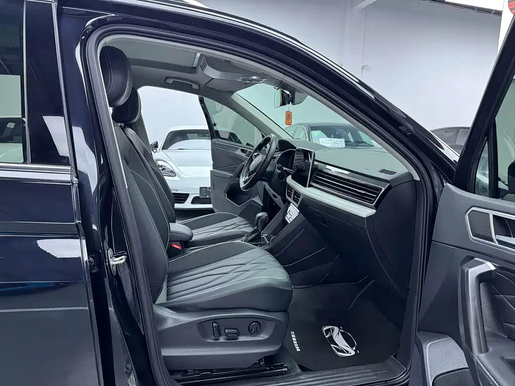 Volkswagen Tiguan L 2023 — фото 12