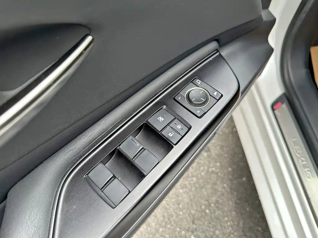 Lexus ES 2020 — фото 10