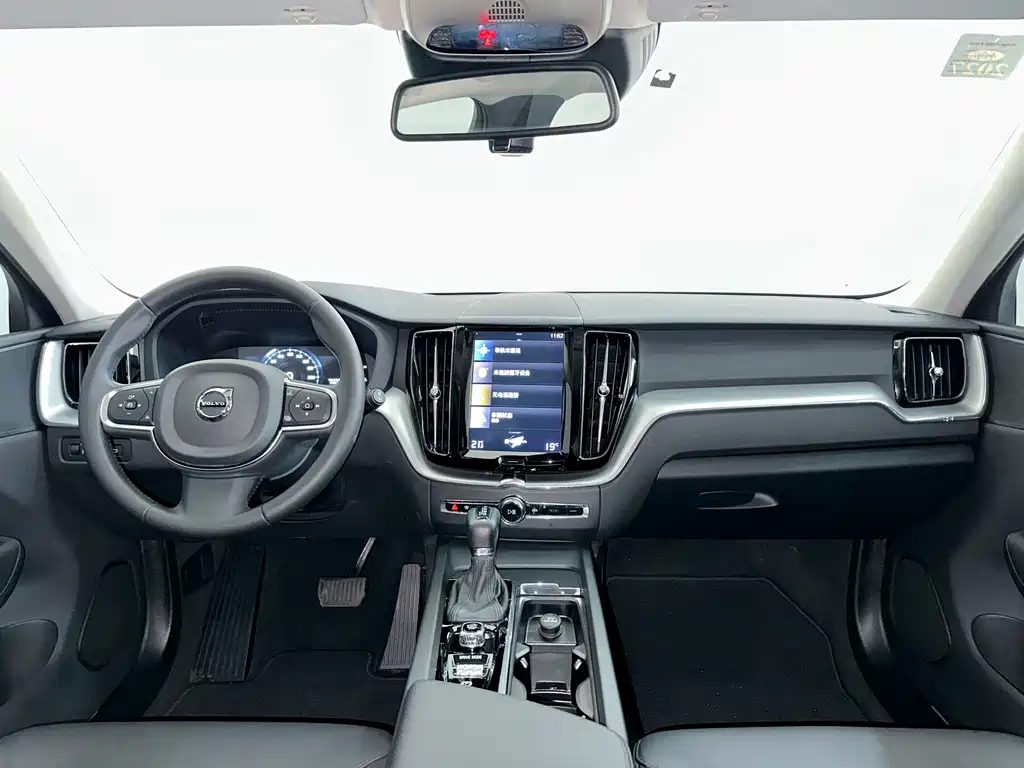 Volvo XC60 2019 — фото 18