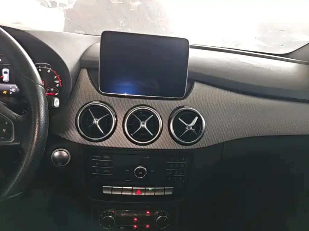 Mercedes-Benz B-Class 2018 — фото 13