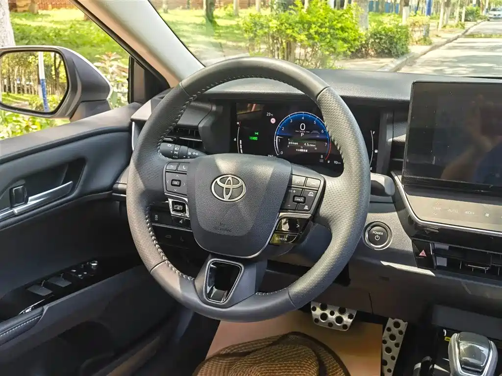 Toyota Camry 2026 — фото 11