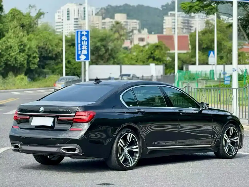 BMW 7 Series 2019 — фото 9