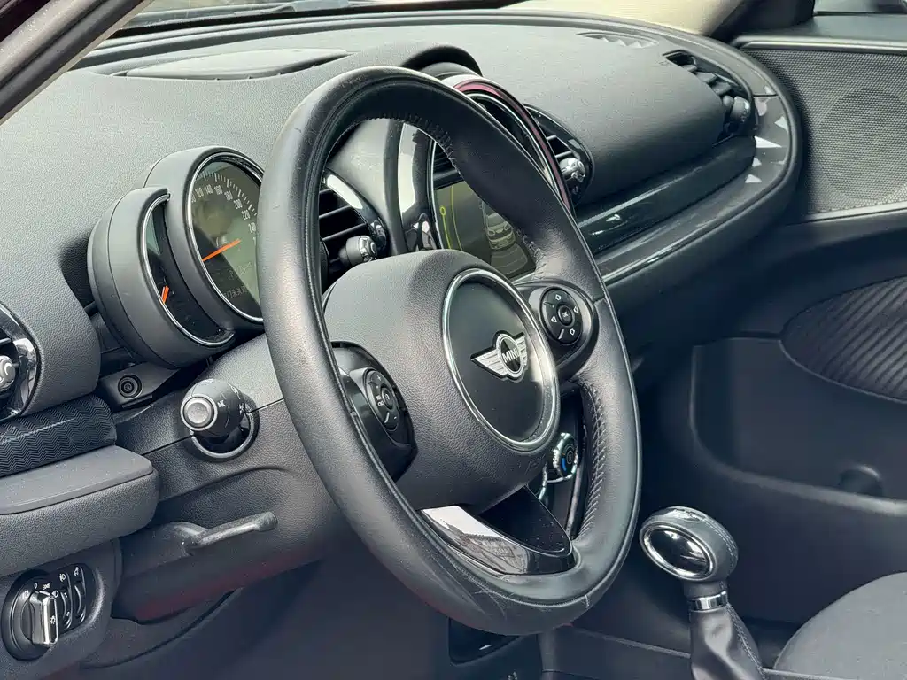 MINI Clubman 2017 — фото 10