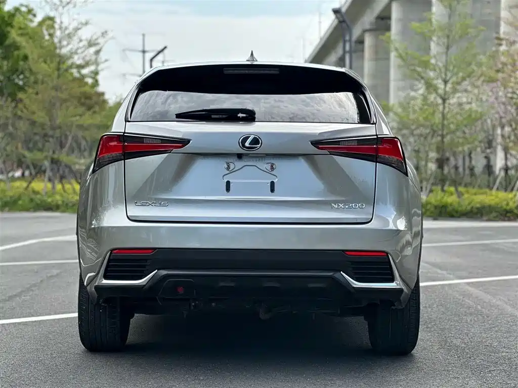Lexus NX 2018 — фото 13