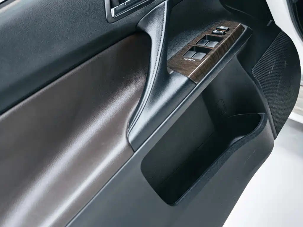 Toyota Reiz 2016 — фото 15