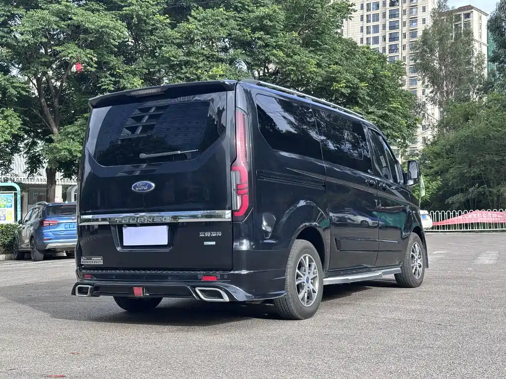 Ford Tourneo 2023 — фото 9
