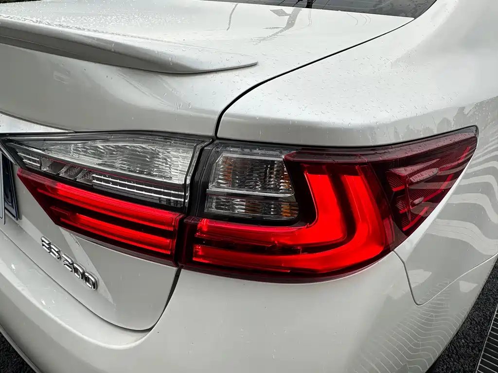 Lexus ES 2016 — фото 13