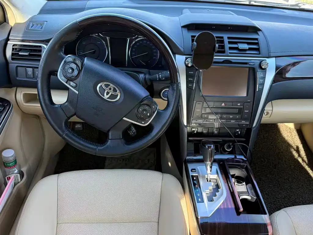Toyota Camry 2016 — фото 9