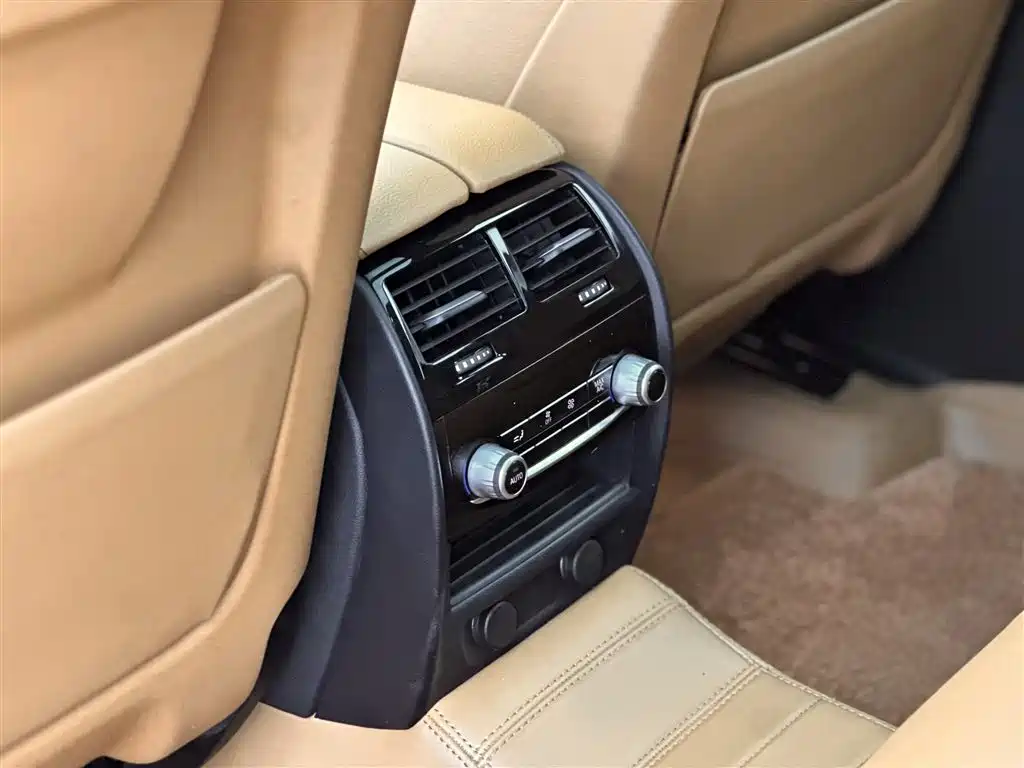BMW 6 Series GT 2018 — фото 13