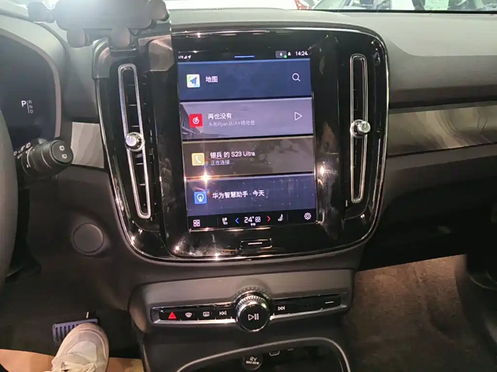 Volvo XC40 New Energy 2023 — фото 13