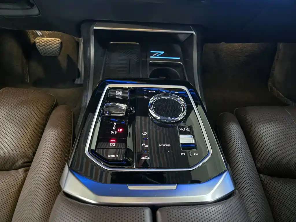 BMW 7 Series 2023 — фото 10