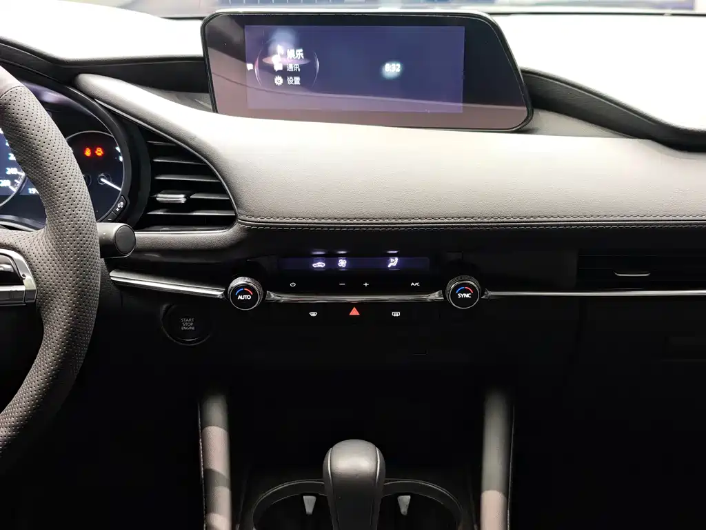 Mazda 3 Axela 2022 — фото 11