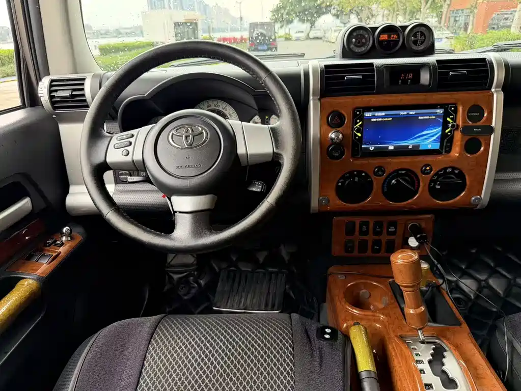 Toyota FJ Cruiser 2008 — фото 11