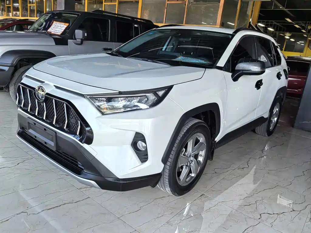 Toyota RAV4 2020 — фото 1