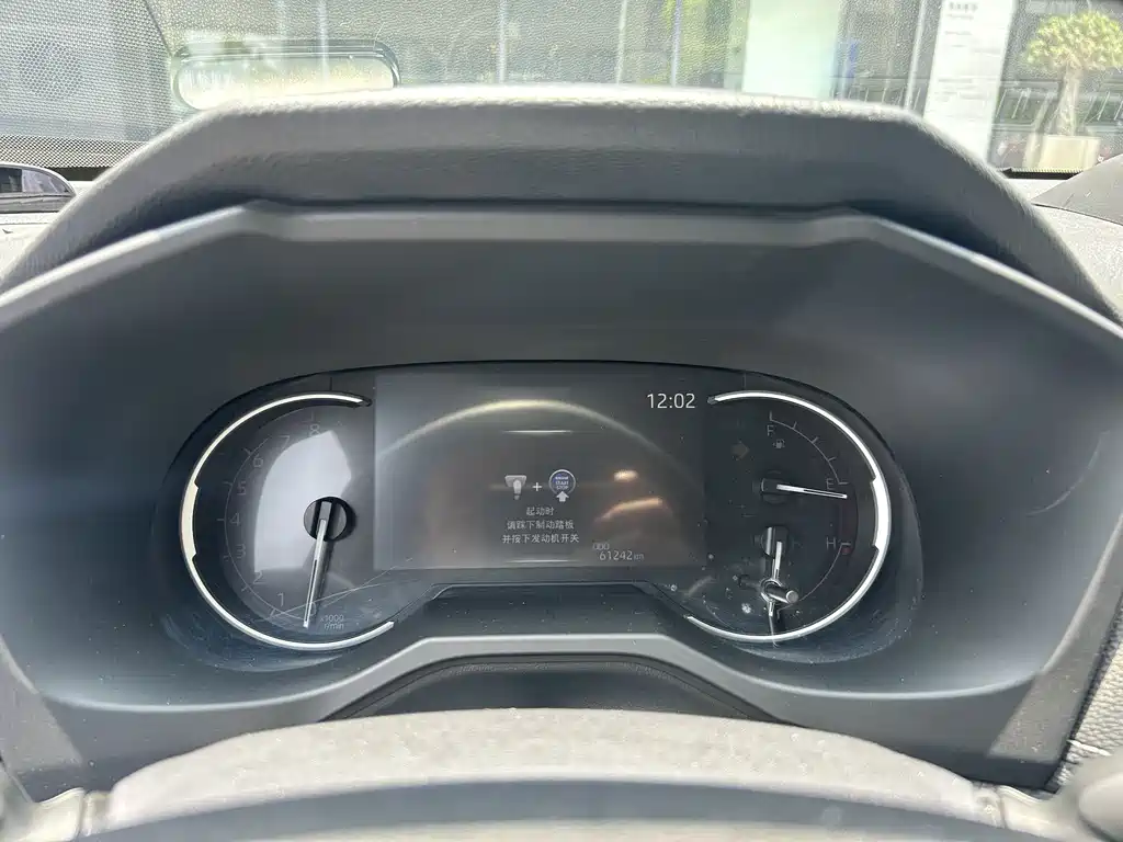 Toyota RAV4 2020 — фото 16
