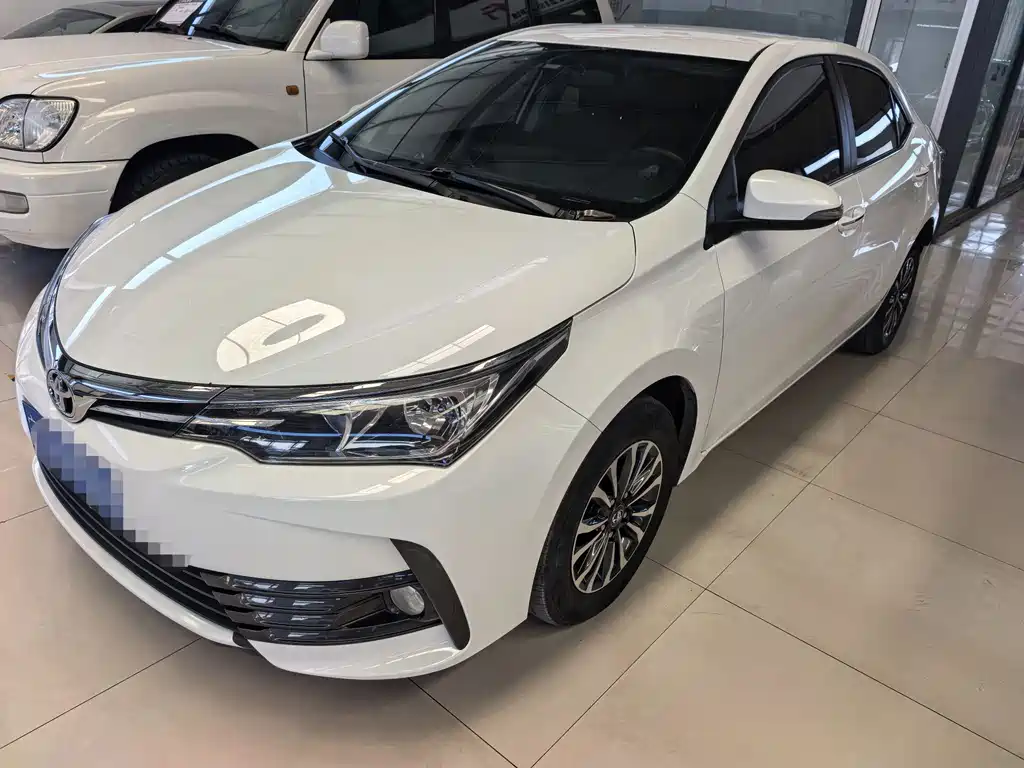 Toyota Corolla 2018 — фото 1