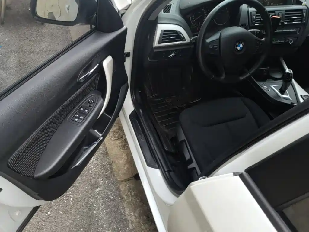 BMW 1 Series 2015 — фото 16