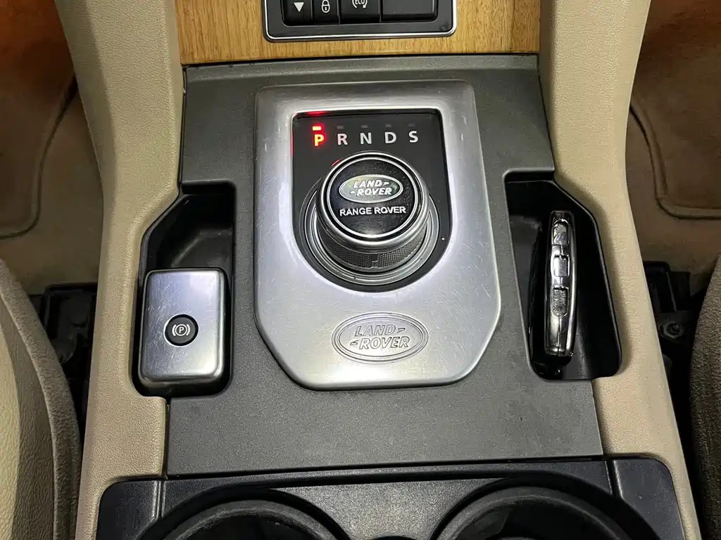 Land Rover Discovery 2015 — фото 26