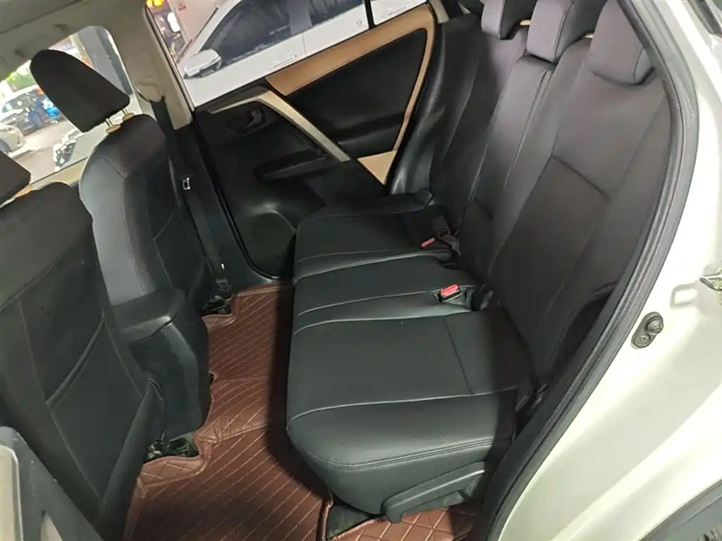 Toyota RAV4 2016 — фото 17