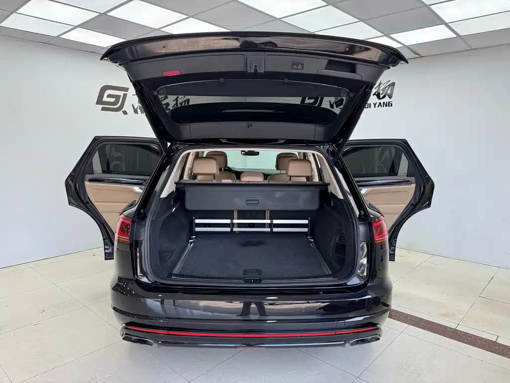 Volkswagen Touareg 2019 — фото 19