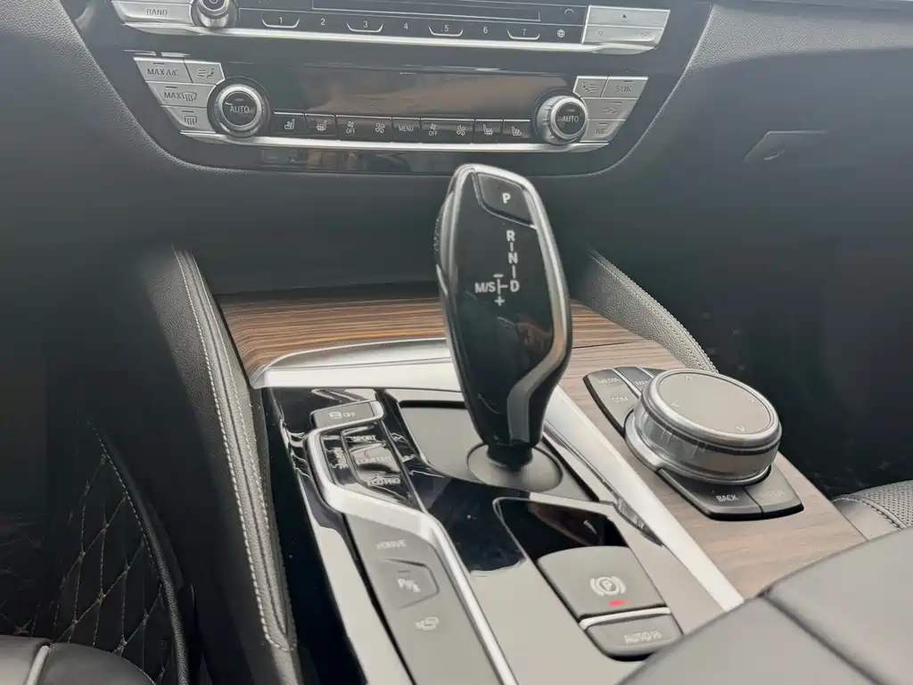 BMW 5 Series New Energy 2019 — фото 13